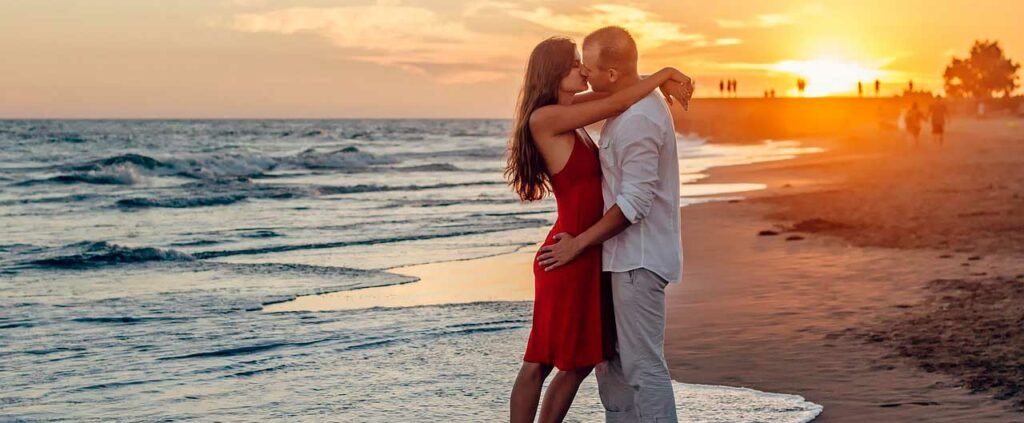 pareja-en-playa-buscando-embarazo-b